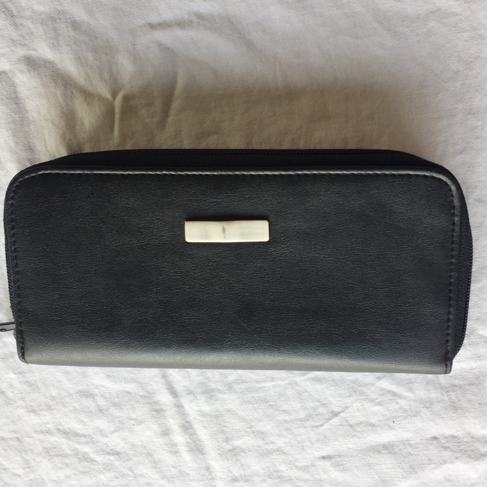 Basic Black Wallet - image 2